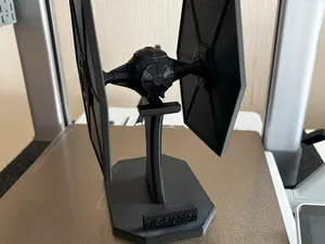 Star Wars TIE Fighter mit Standfuß