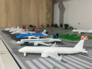 1:400 scale Embraer E190 (+5 AIRLINES!)