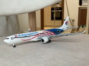 1/400 scale a330 300 with removable landing gears