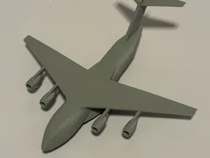 1:400 scale C-17