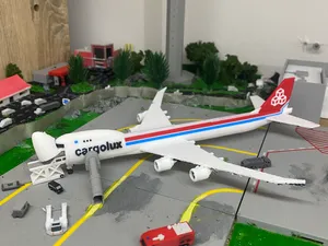 1:400 scale interactive Boeing 747-8F