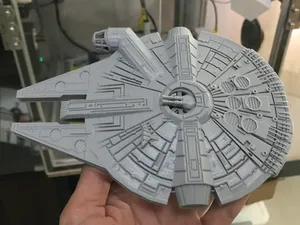 Millennium Falcon（千年隼号）