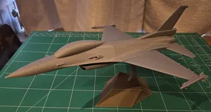 F-16 Fighting Falcon Desktop Model