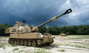 M109A1 and M109G with moving turret and barrel
