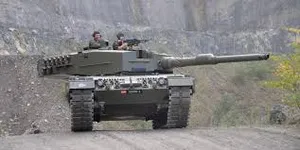 Leopard 2A4 with moving turret and barrel